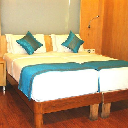 Hotel Emarald, Új-Delhi Kültér fotó