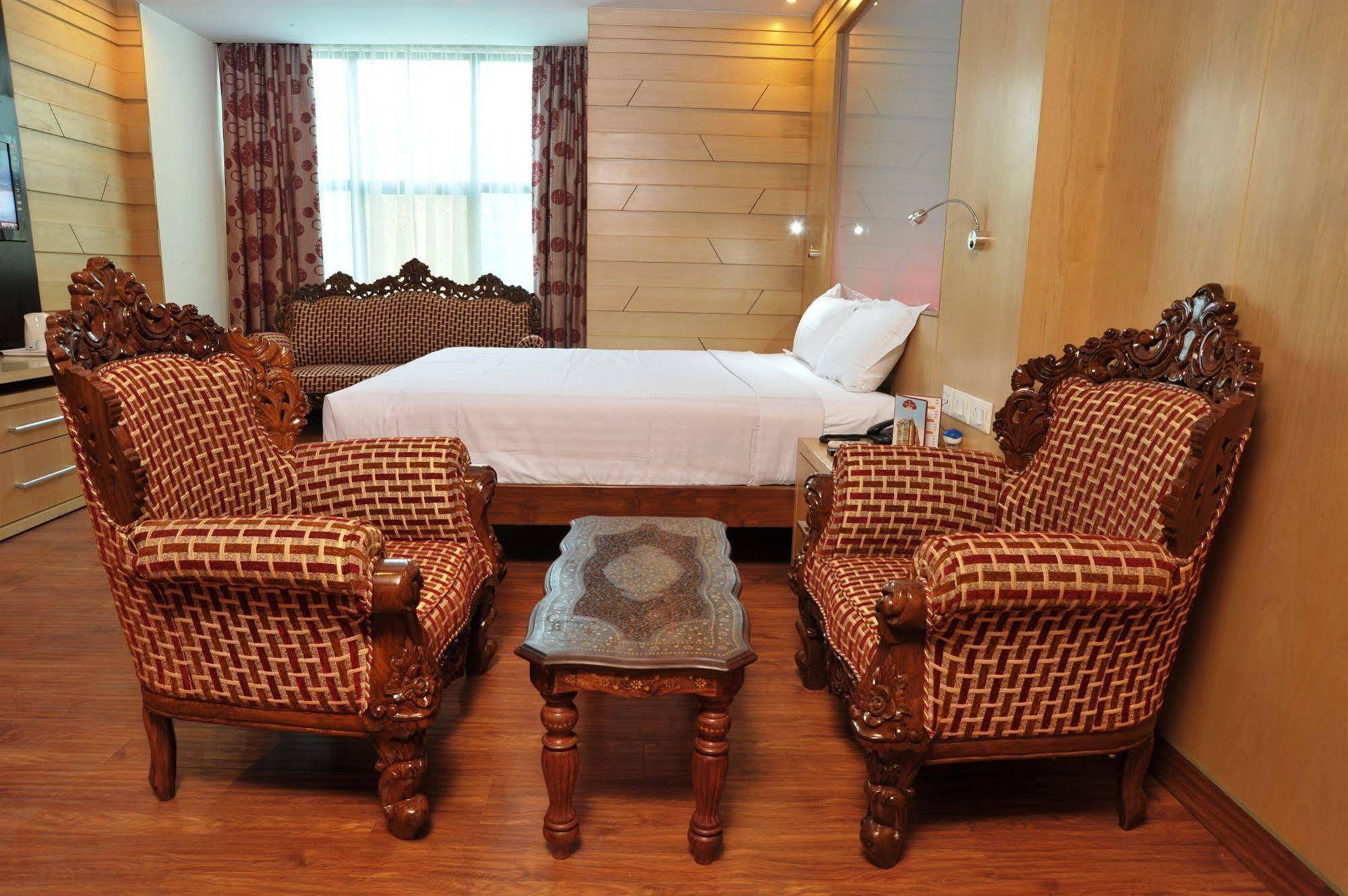 Hotel Emarald, Új-Delhi Kültér fotó